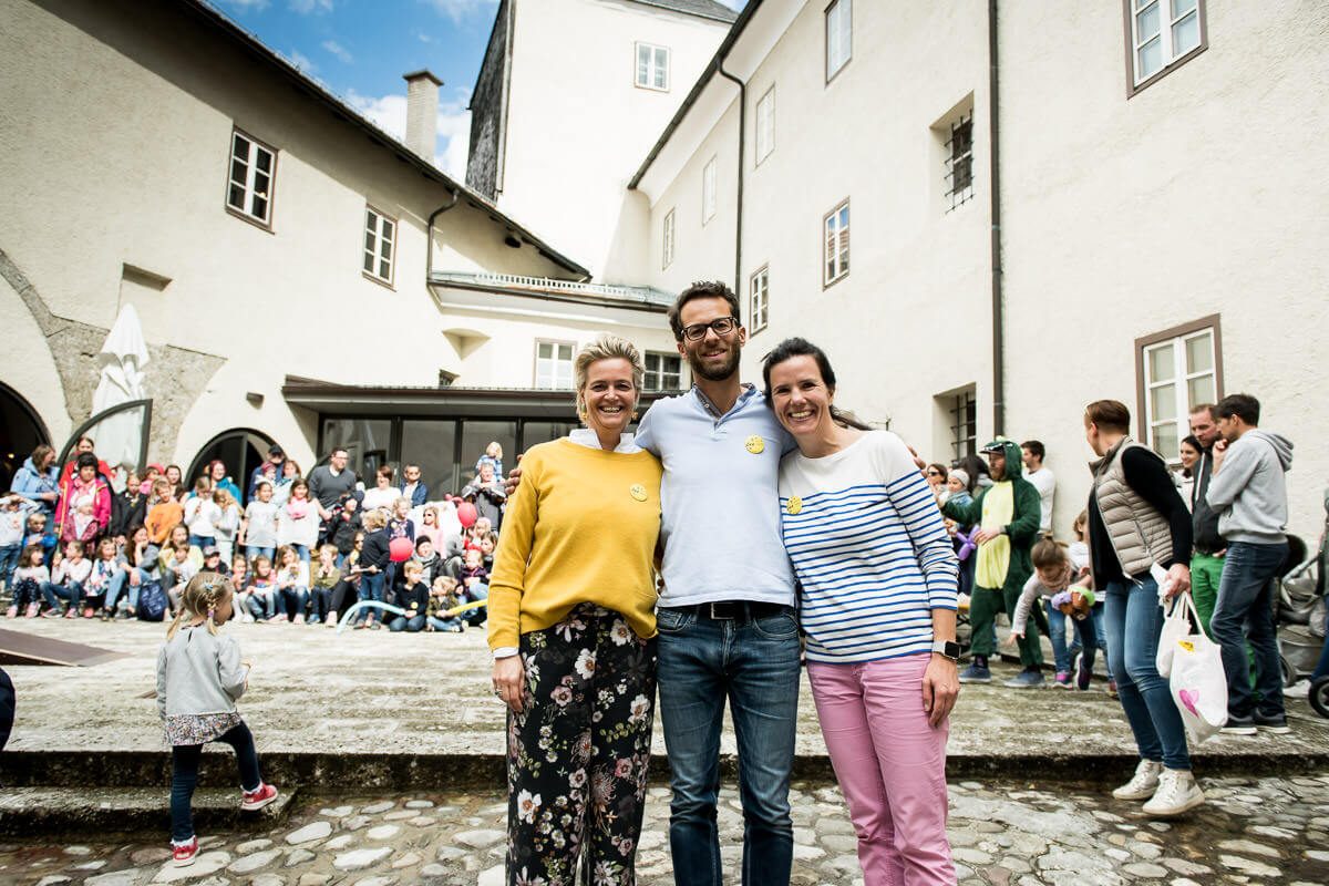 Sabine Doellerer, Tanja Grallert und Daniel Pfeifenberger auf der Burg Golling.